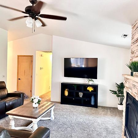 Villa Hot Tub! King Bed-Firepitt-Near Airport& Freeway Medford Esterno foto