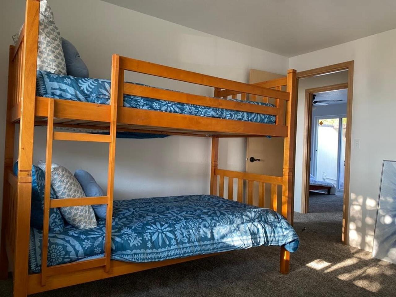 Villa Hot Tub! King Bed-Firepitt-Near Airport& Freeway Medford Esterno foto