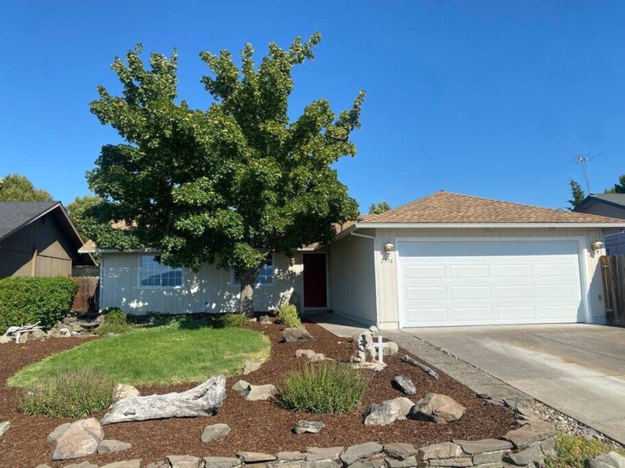 Villa Hot Tub! King Bed-Firepitt-Near Airport& Freeway Medford Esterno foto