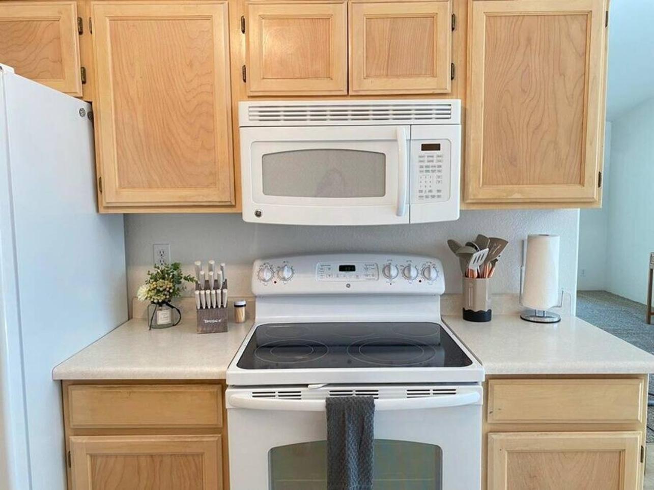 Villa Hot Tub! King Bed-Firepitt-Near Airport& Freeway Medford Esterno foto